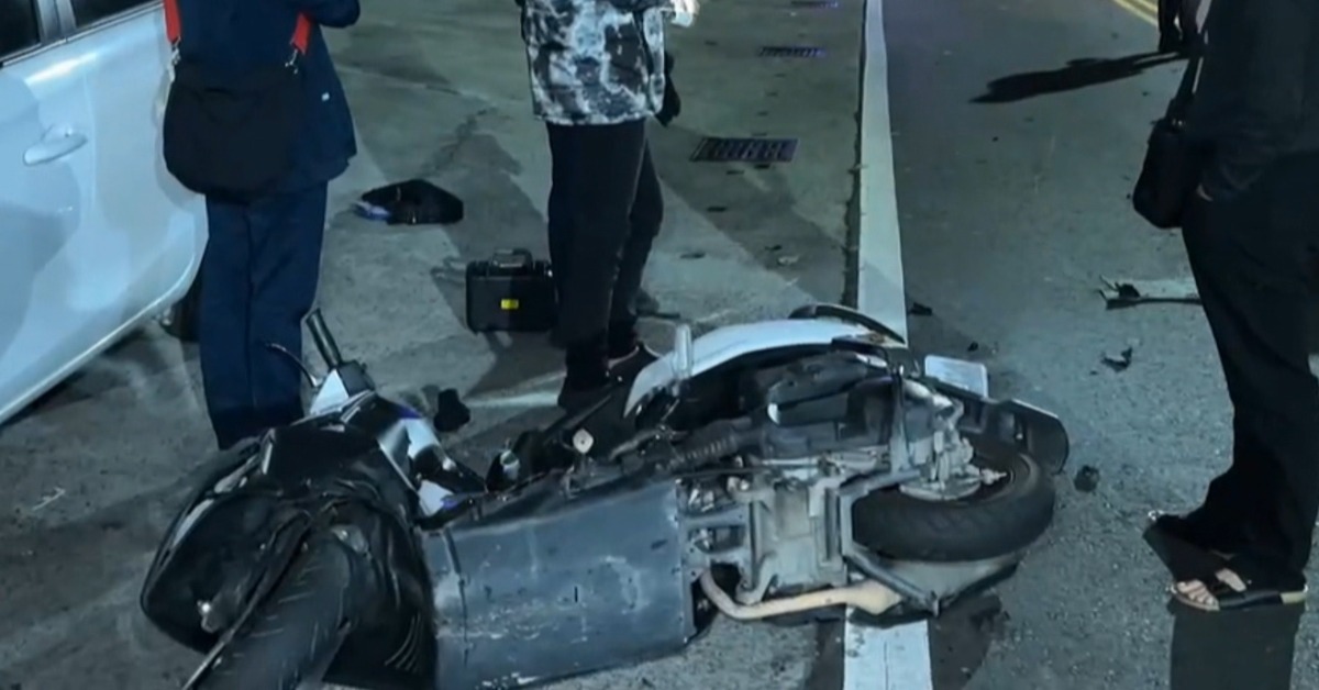 騎士疑跨越雙黃線釀對撞！送醫前無生命跡象