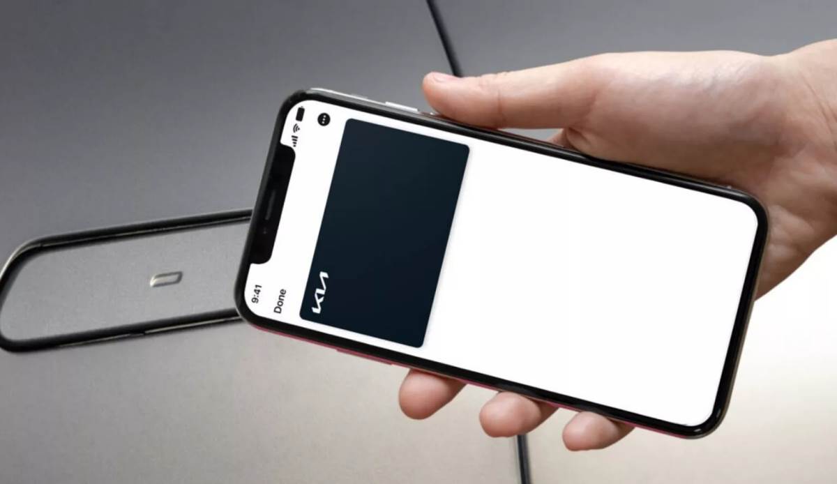 使用Apple Car Key將可以讓車主免除拿取車鑰匙的困擾。（圖／起亞提供）