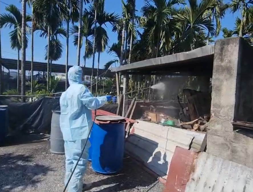 本所於佳冬鄉李姓牧場周邊清潔消毒