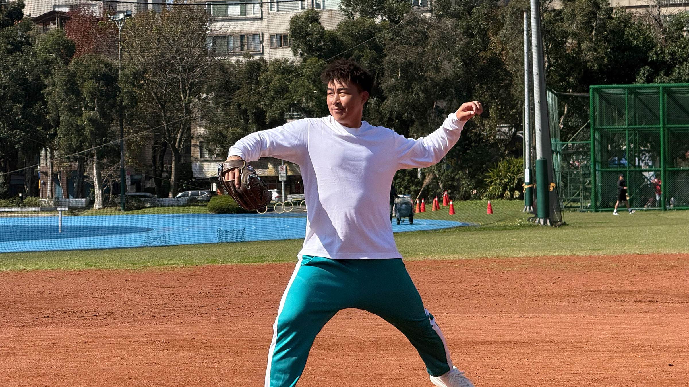 郭泓志坦言，18年職業生涯到如今退而不休轉戰綜藝與公益的秘密，是持之以恆的自律訓練以及對健康的追求 - 「我很重視身體靈活度」。（圖／業者提供）