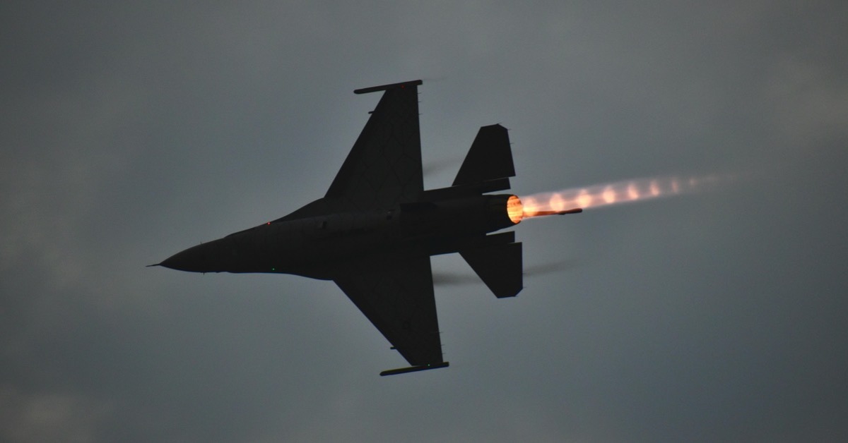 最新／土耳其F-16戰機墜毀 殘骸散落高速公路