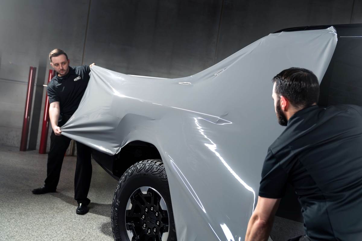 3M車漆保護改色膜全新乾貼技術安裝速度可比傳統濕貼式保護膜快2倍,完工無需等待乾燥。(圖/3M提供)