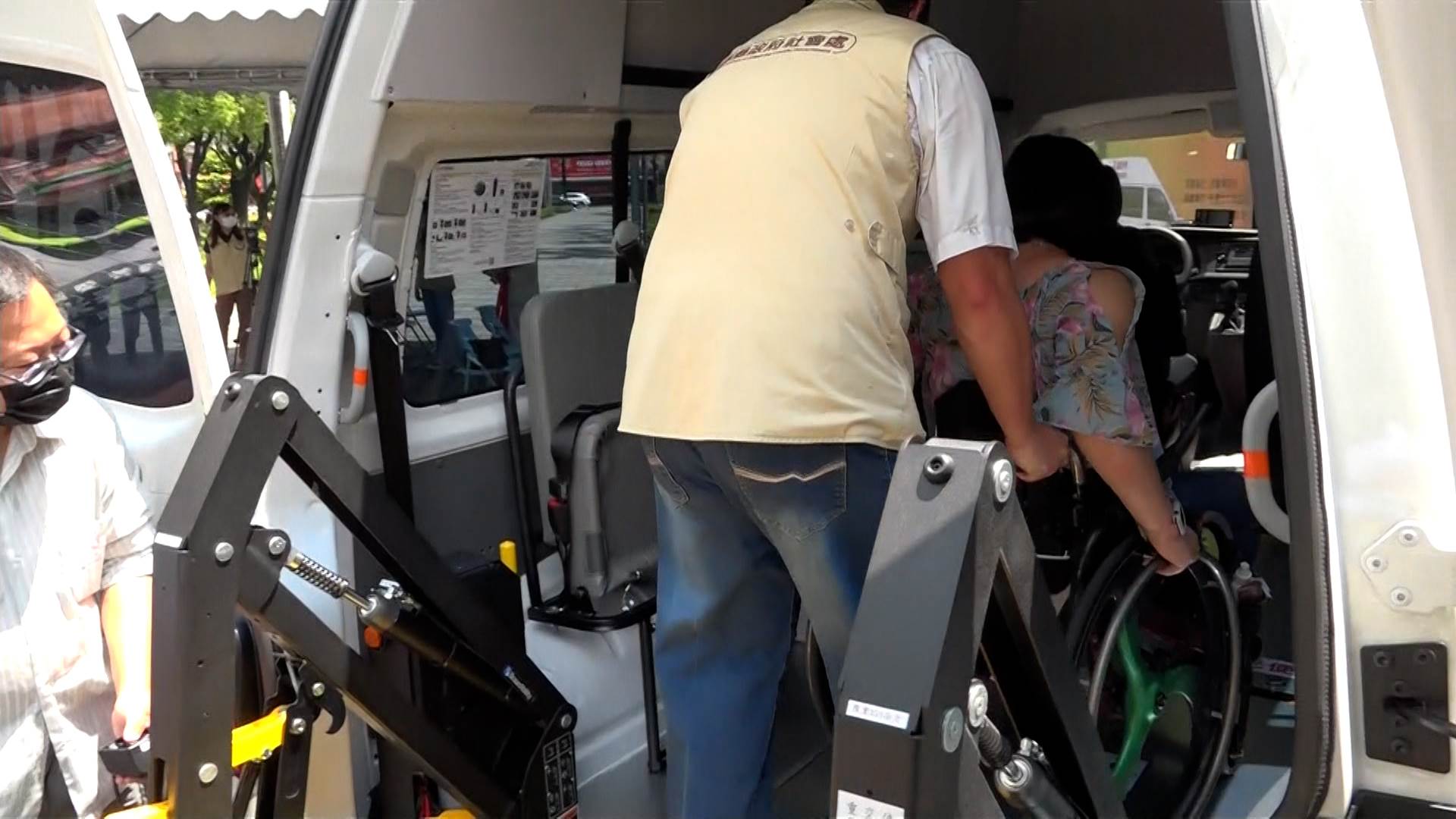 序列 18.00_01_21_03.Still013