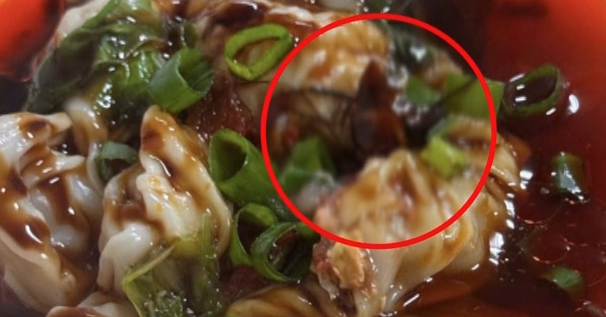 情侶朝聖浮誇系玫瑰蛋餅煎餃 竟吃到「半截蟑螂」