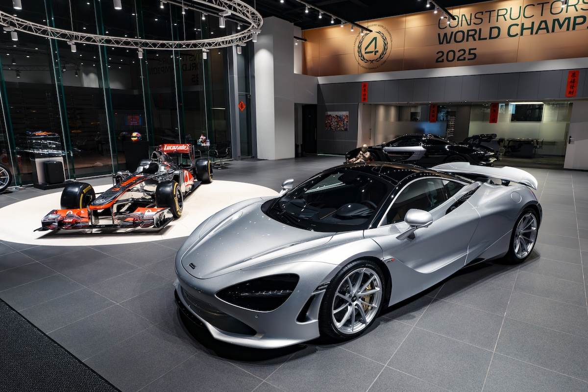 現場展出三款跨世代代表車型：<a href='/search/tags/MP4-26/' target='_blank'>MP4-26</a> F1賽車、McLaren <a href='/search/tags/Senna/' target='_blank'>Senna</a>，以及750S。（圖／永三提供）
