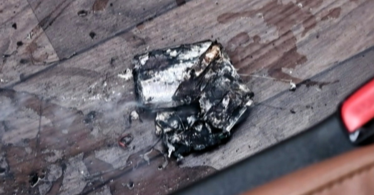 獨家／釜山搭巴士行充爆炸冒煙！女嚇壞：險燒傷腿