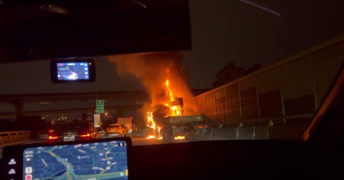 拖吊車變火球！運將為拿物燙傷 路人嚇壞