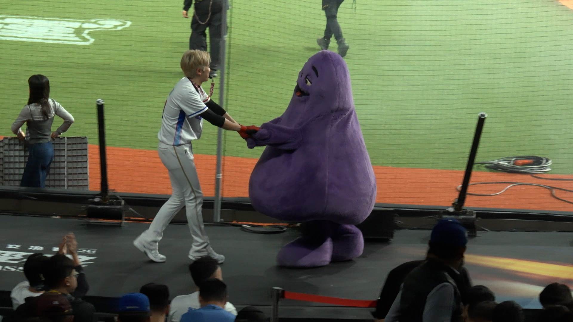 序列 18.00_00_26_06.Still009