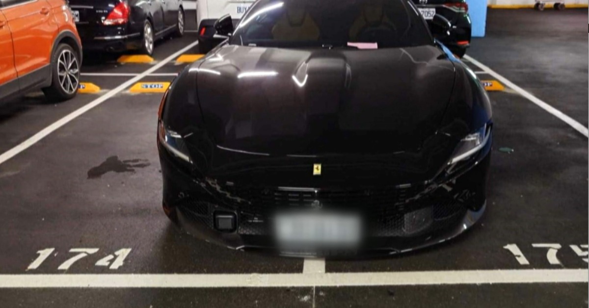 仁愛市場停車場超跑占「2車位」 民眾怒：別人怎停？