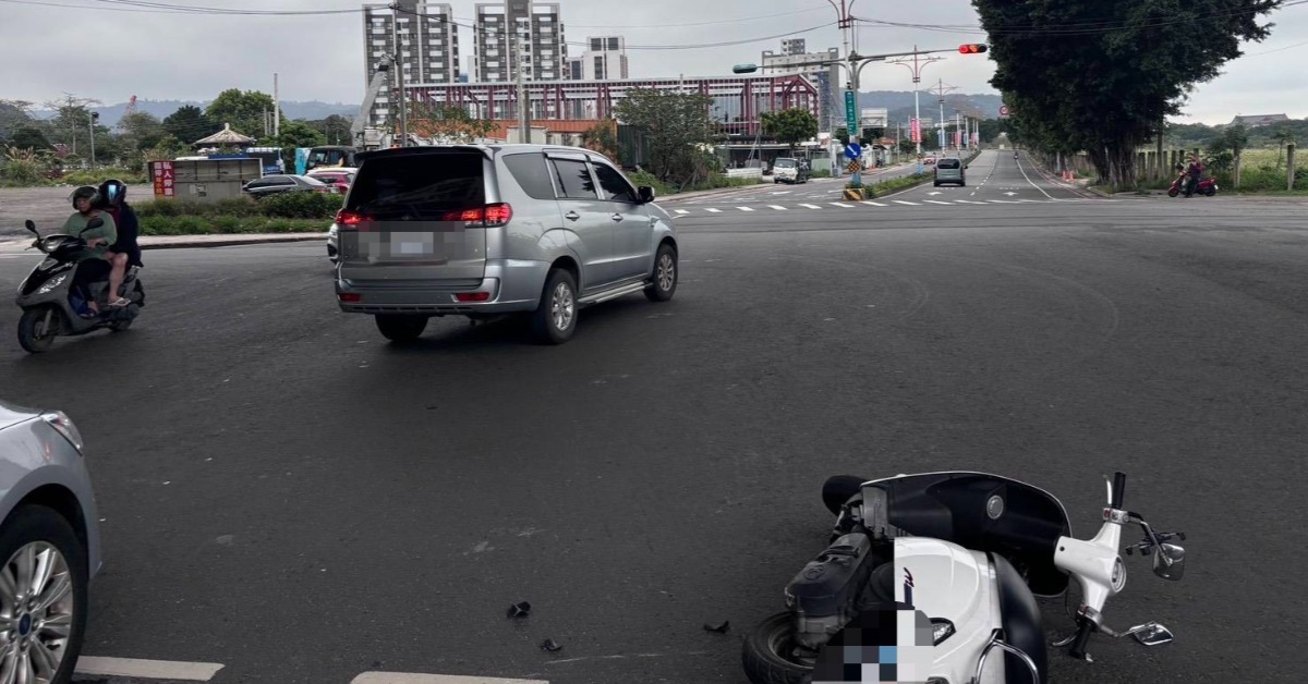 撞擊瞬間！女騎士遭砂石車輾斃 身分曝光