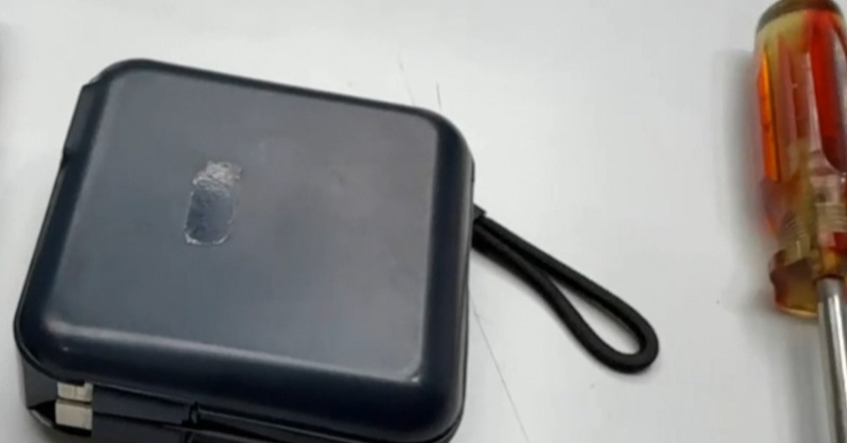 調皮!高職生拿起子拆行動電源 冒煙起火嚇壞