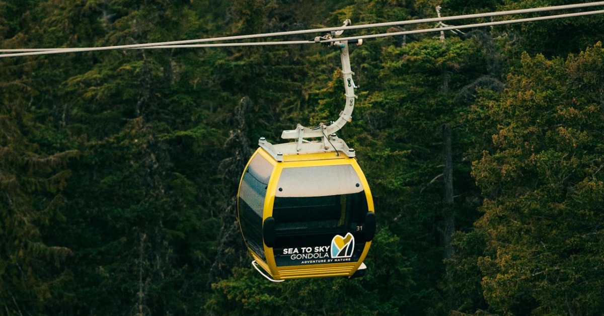 影/高空驚魂!加州滑雪場「女懸吊纜車外」 姊妹死命救