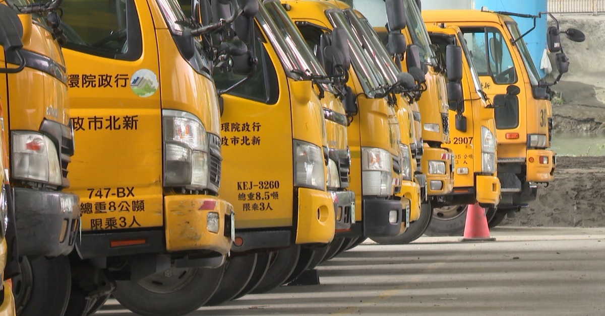 菸蒂沒熄滅!住戶丟進垃圾車 清潔員怒追