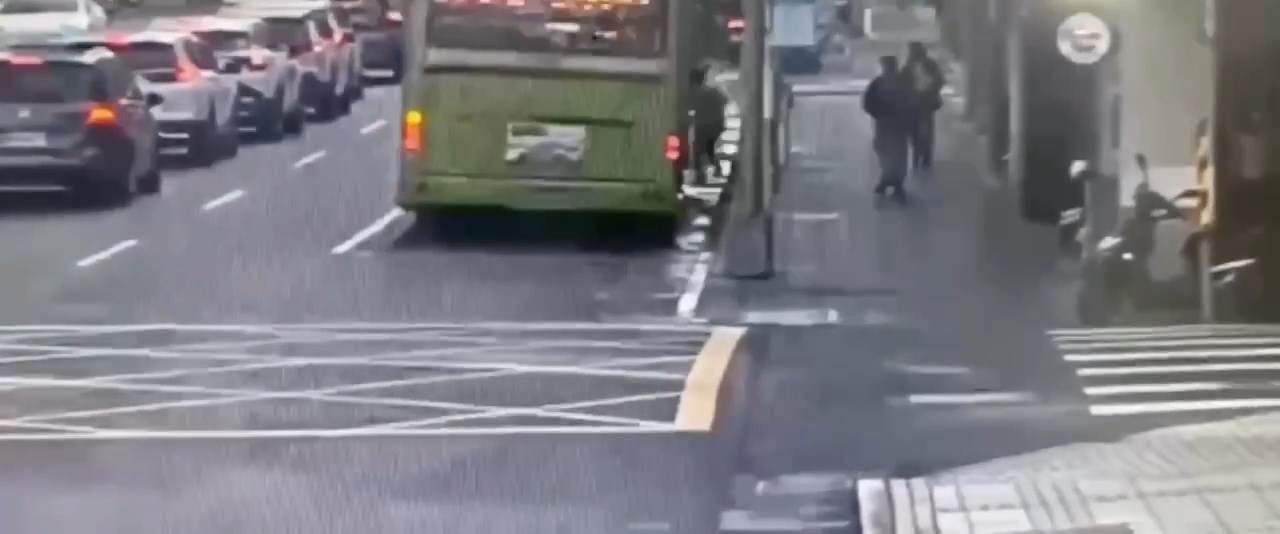 BF052DE48349EF437E5CCD1F07EB658FBC8B9D15.mp4_snapshot_00.08.207