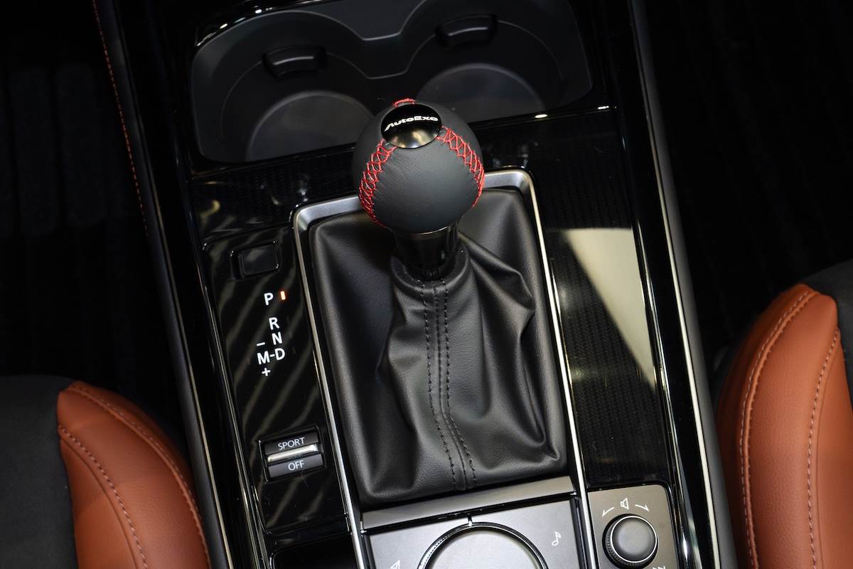 AutoExe真皮球型排檔頭。（圖／林昱丞攝影）