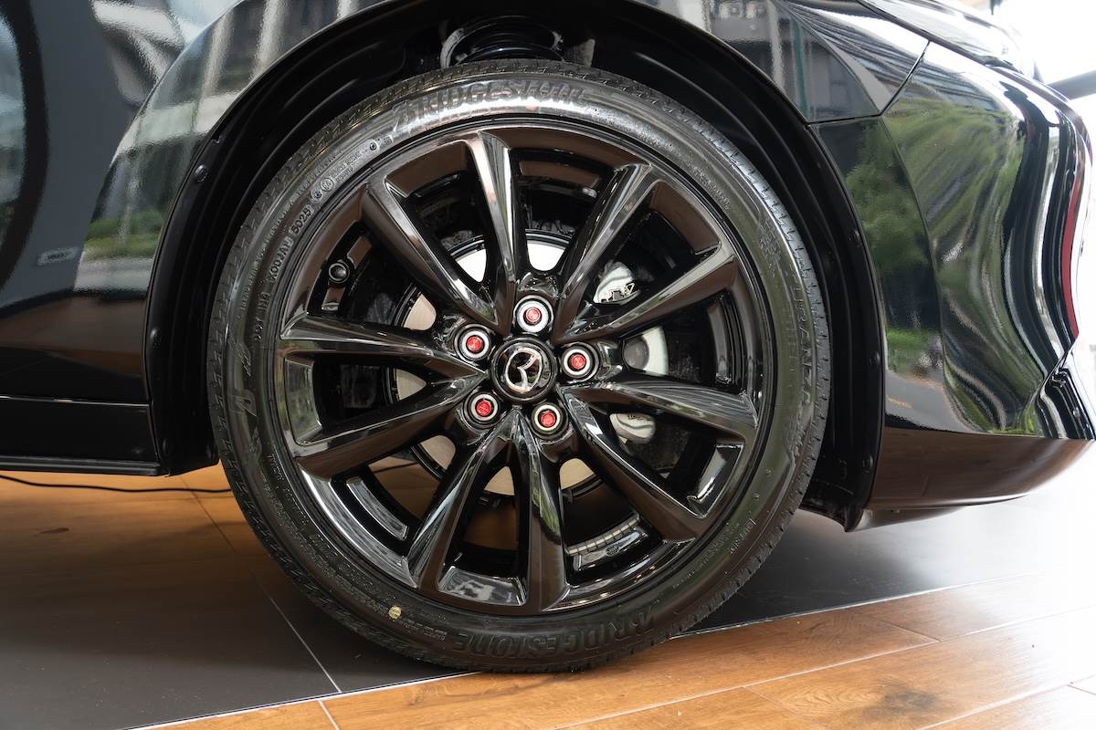 AutoExe湛紅高剛性螺帽。（圖／林昱丞攝影）