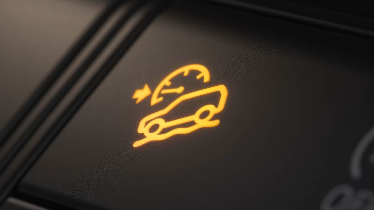 Defender全新導入「AOCC進階全地形行進控制系統」選項。（圖／JLR Taiwan提供）