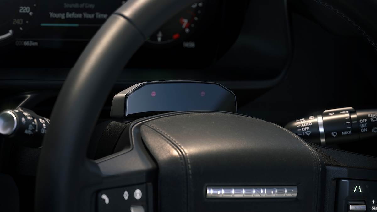 全新導入的進階駕駛注意力警示系統配備一組面向駕駛的攝影機。（圖／JLR Taiwan提供）