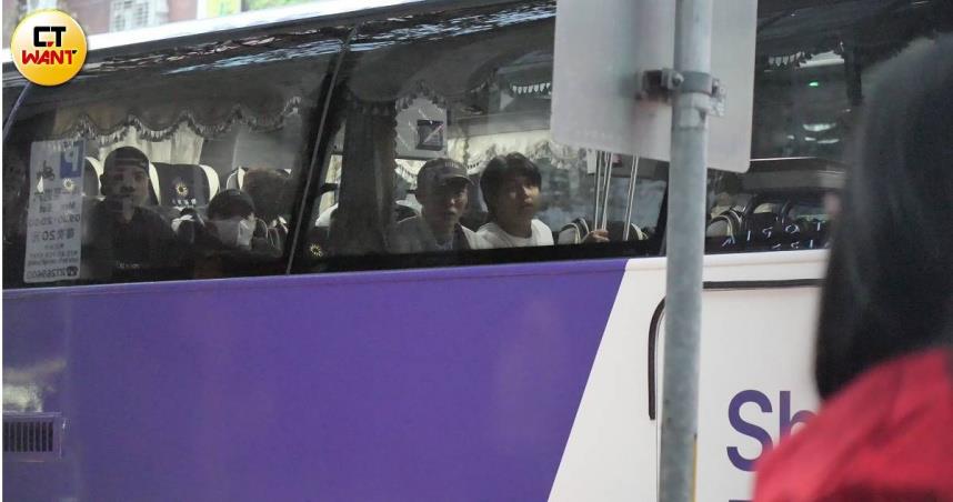 與富邦悍將的練習賽結束後，中華隊選手們搭遊覽車到附近的餐廳聚餐。（圖／CTWANT）