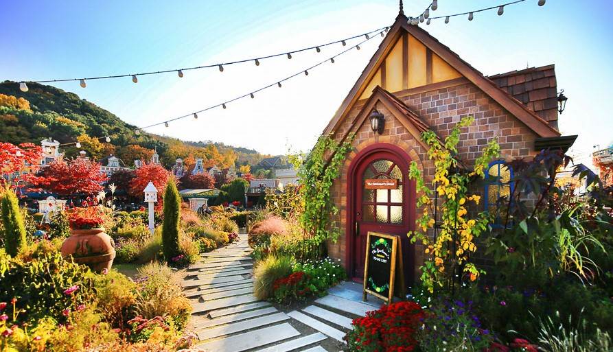 愛寶樂園結合大型遊樂設施、野生動物園與歐洲花園，打造四季皆宜的旅遊勝地。（圖／找到了旅行社提供）