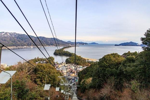 京都美山合掌村以茅葺屋聚落聞名,展現日本傳統農村的靜謐風貌。(圖/找到了旅行社提供)
