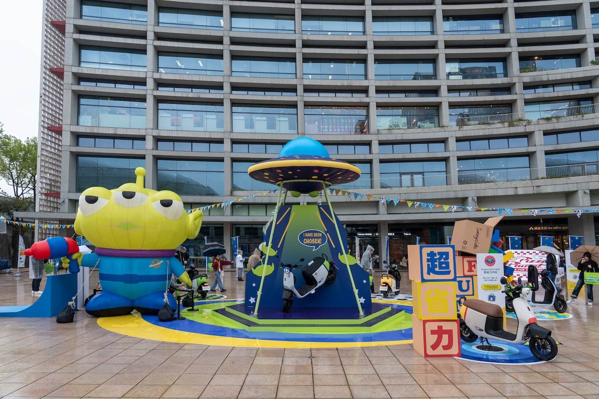 Gogoro EZZY 500玩具總動員系列共推出兩款，包含以巴斯光年作為靈感的「浩瀚宇宙號」，和翠絲款「歡樂牛仔號」。（圖／林昱丞攝影）