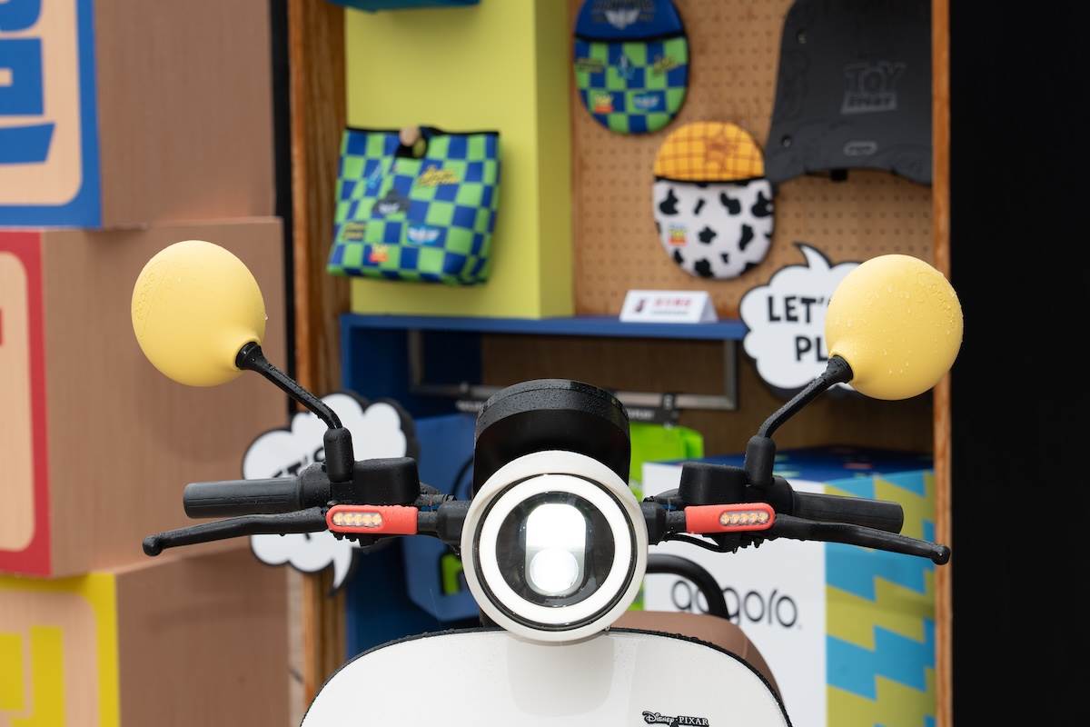 極簡後照鏡造型矽膠套。（圖／林昱丞攝影）