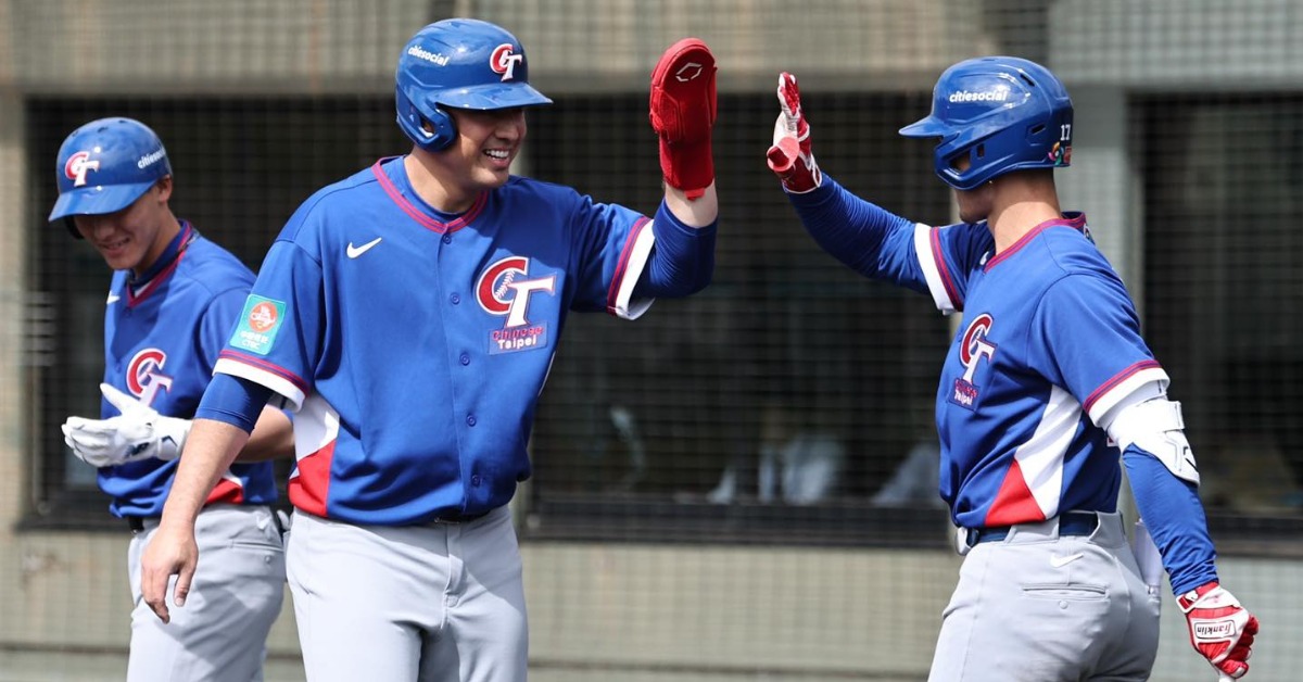 林安可和費仔。（圖／中職提供）