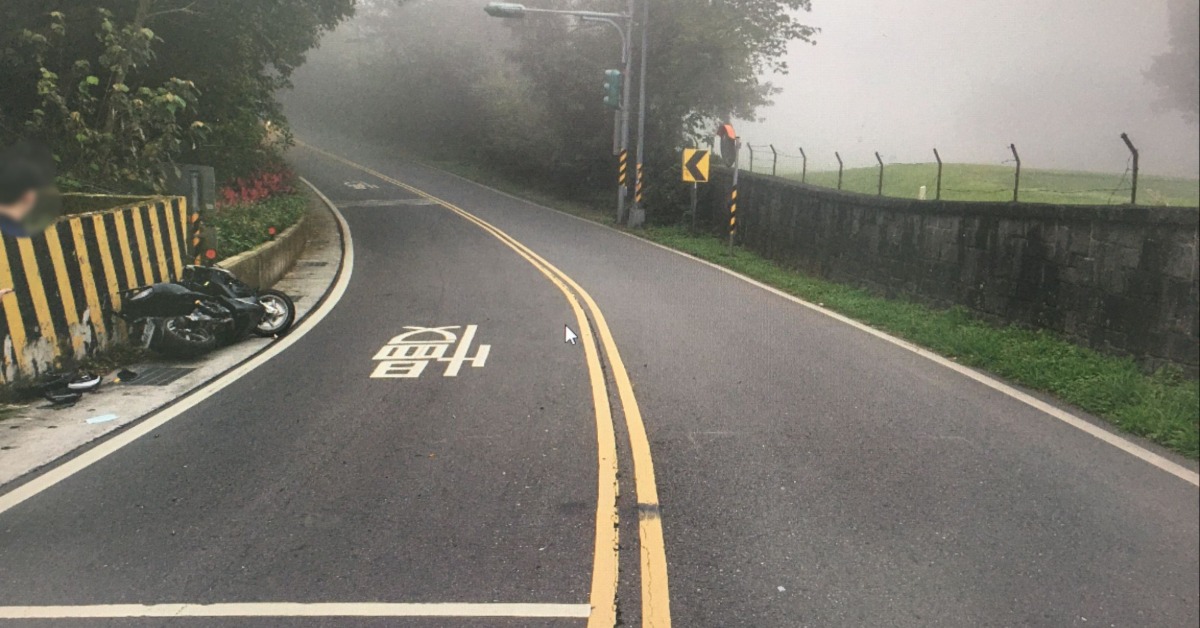 警方到場釐清車禍原因。（圖／翻攝畫面）