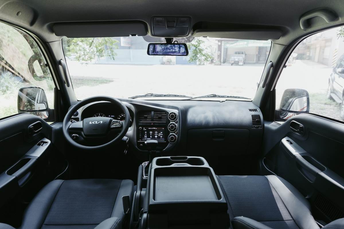 車內標配7吋多媒體影音系統，支援Apple CarPlay與Android Auto智慧型手機連結功能。（圖／台灣森那美起亞提供）