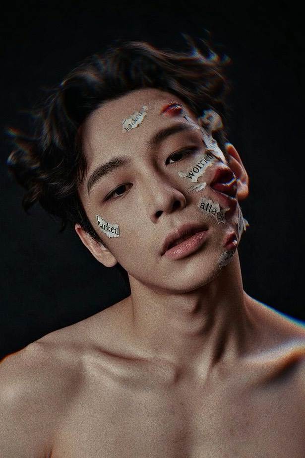 儲旭過年曬藝術寫真，半裸臉貼碎紙唇，詭譎風格掀熱議。（圖／儲旭提供）