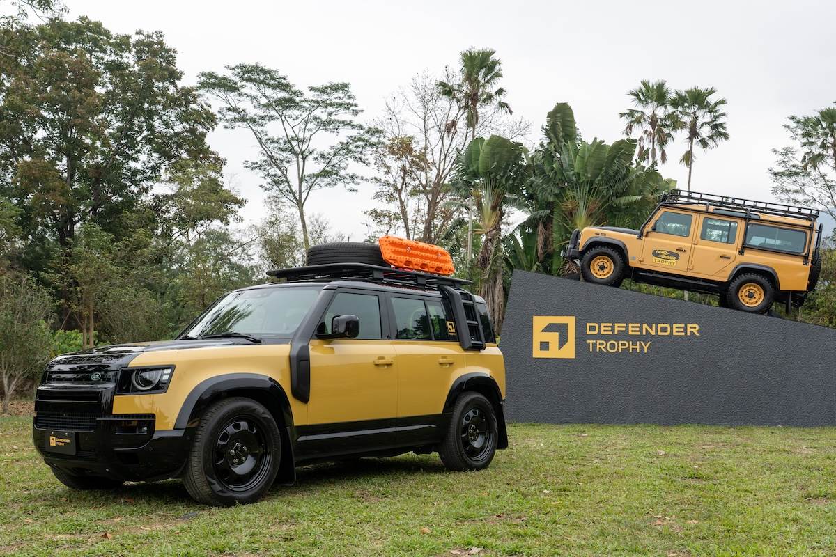 Defender 110 Trophy Edition限定版（下）提供沙光深黃（Deep Sandglow Yellow）。（圖／林昱丞攝影）