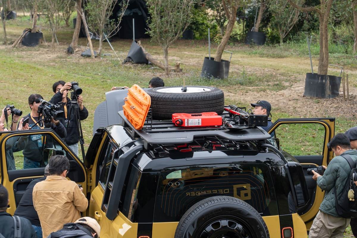 遠征車頂架可以置放更多物品。（圖／林昱丞攝影）