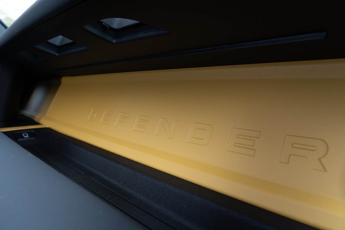 外露式儀表板橫樑施以車身同色塗裝。（圖／林昱丞攝影）