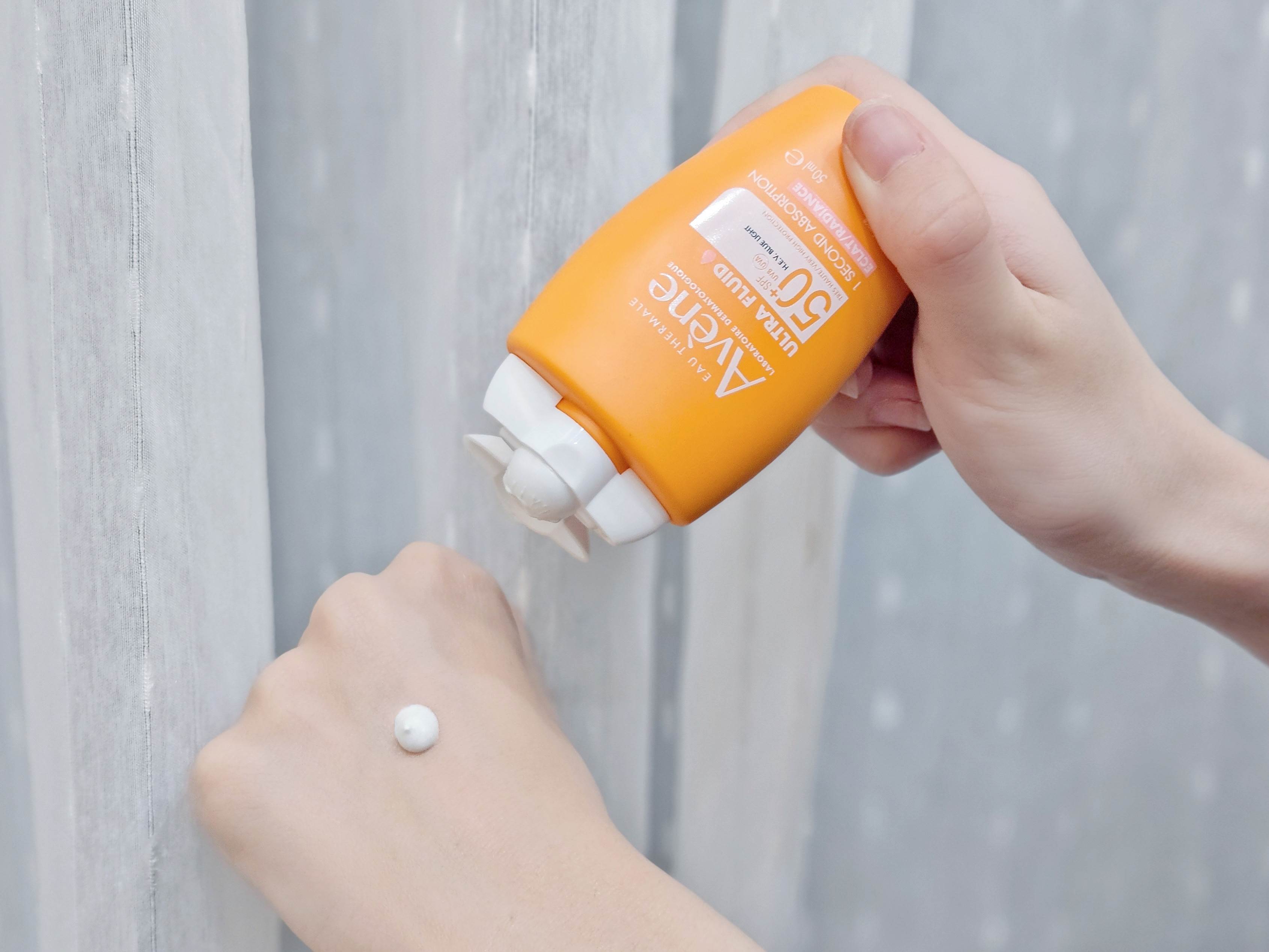 雅漾亮顏潤色防曬 SPF50+，防護同步提亮，一瓶搞定好氣色。（圖／東森新聞）