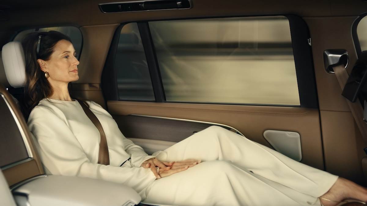 Range Rover SV首次導入的四座沉浸式體感座椅。（圖／JLR Taiwan提供）