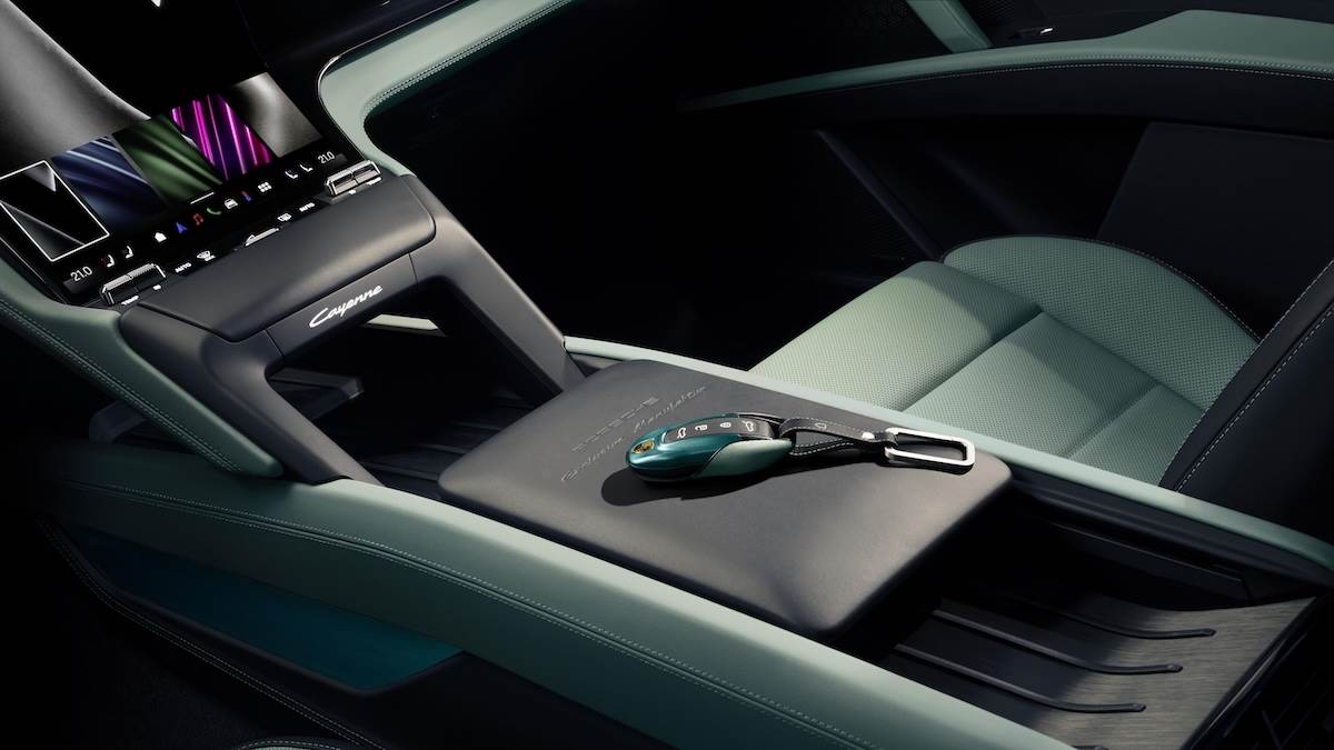 專屬鑰匙同樣採用伊薩瓦綠色（Izabal Green）塗裝。（圖／Porsche提供）