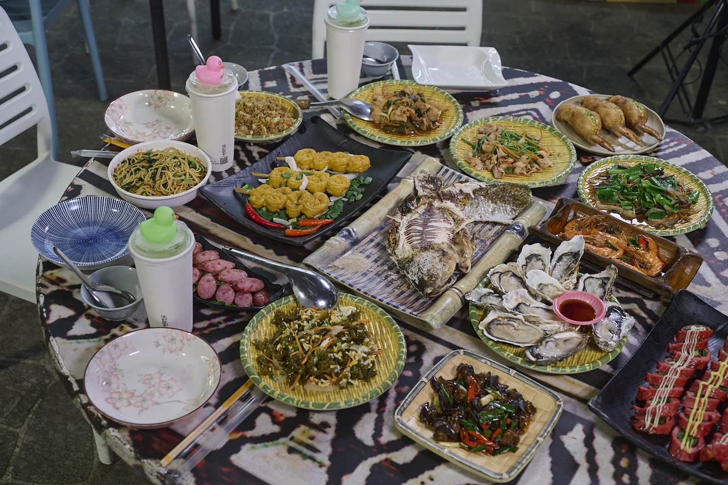 節目組特別準備原住民料理與台灣招牌珍珠奶茶，成功收服韓國隊的胃。（圖／童心娛樂）