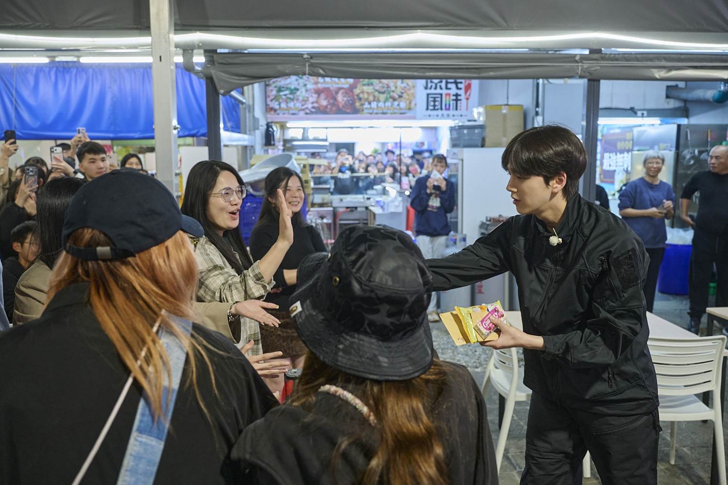 韓國隊超親民舉動瞬間掀起全場尖叫，也把現場氣氛炒到最高點。（圖／童心娛樂）