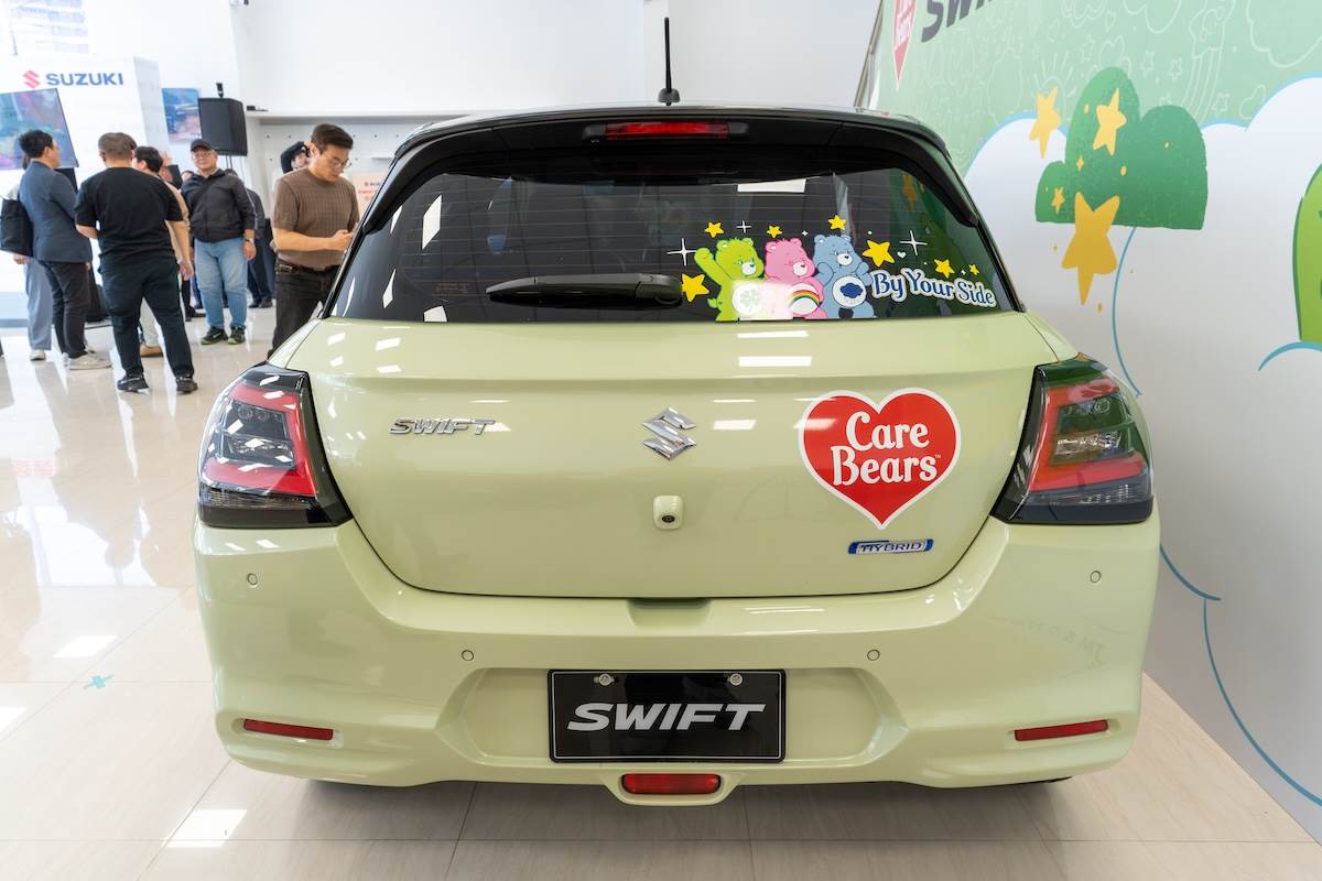 「SWIFT | Care Bears」彩繪特仕車款車尾造型。（圖／林昱丞攝影）