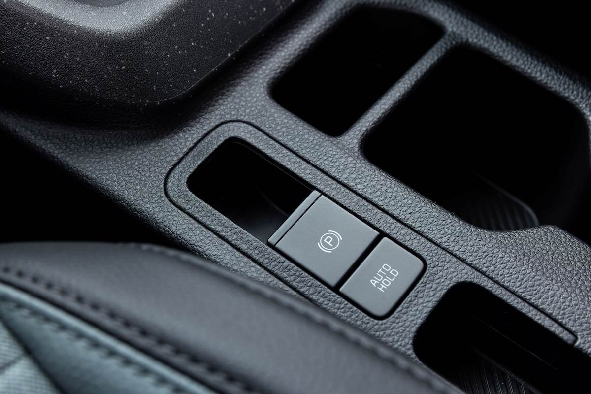 EPB電子手煞車以及Auto Hold自動駐車系統。（圖／台灣森那美起亞提供）