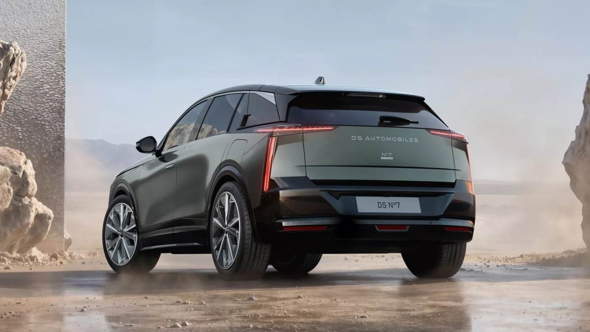 車輛採用集團旗下的STLA Medium模組化平台，純電動力系統擁有3種不同選擇。（圖／DS提供）