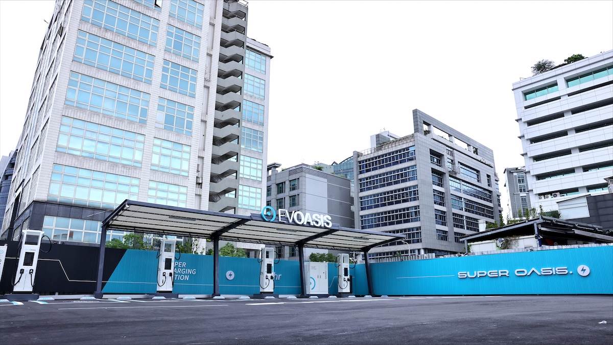 EVOASIS目前在全台建置約135座充電站，其站點布局涵蓋飯店、大型商場、百貨公司及連鎖停車場等場域。（圖／和泰汽車提供）