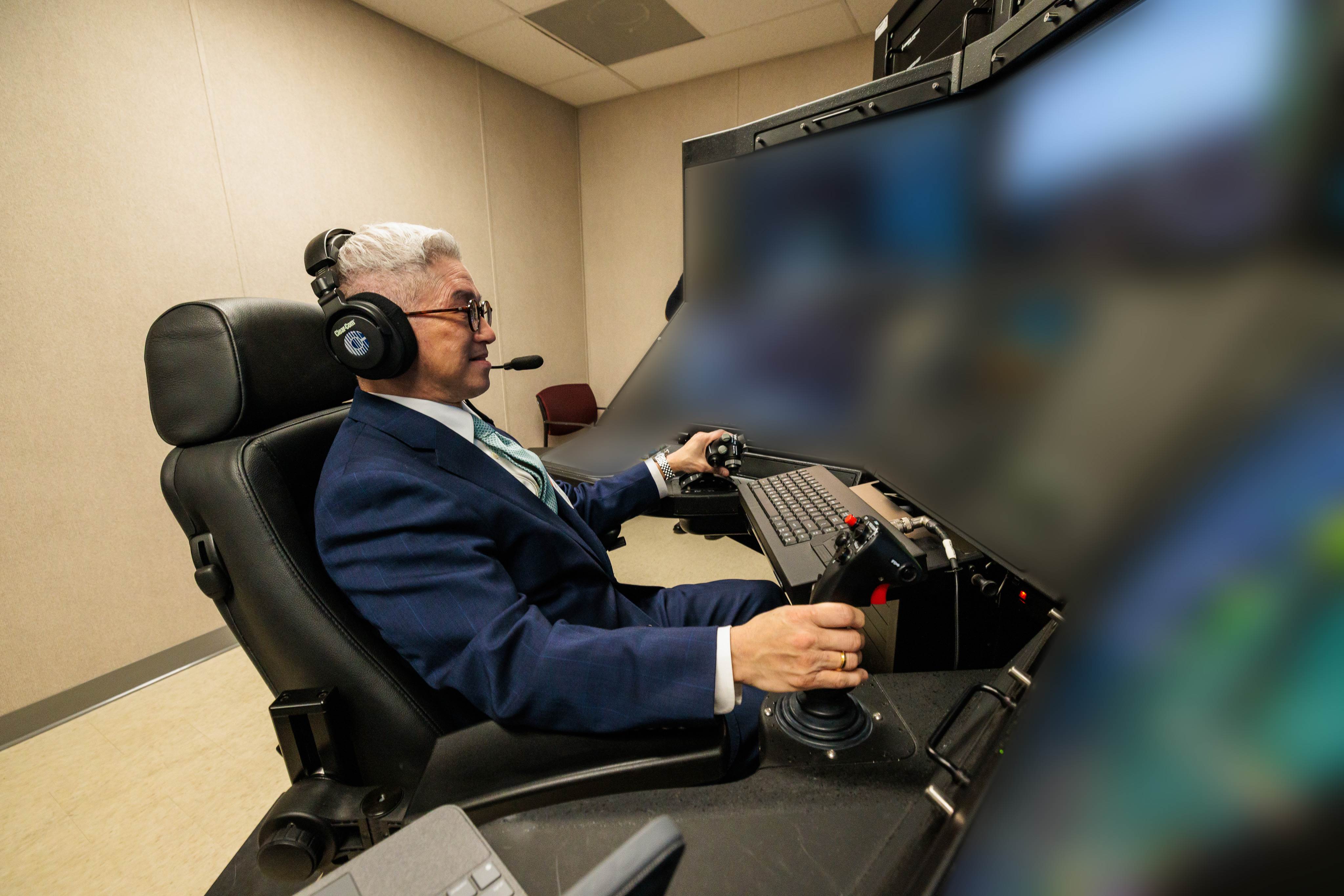 徐副部長於飛控座見證在空無人機之偵蒐能力。