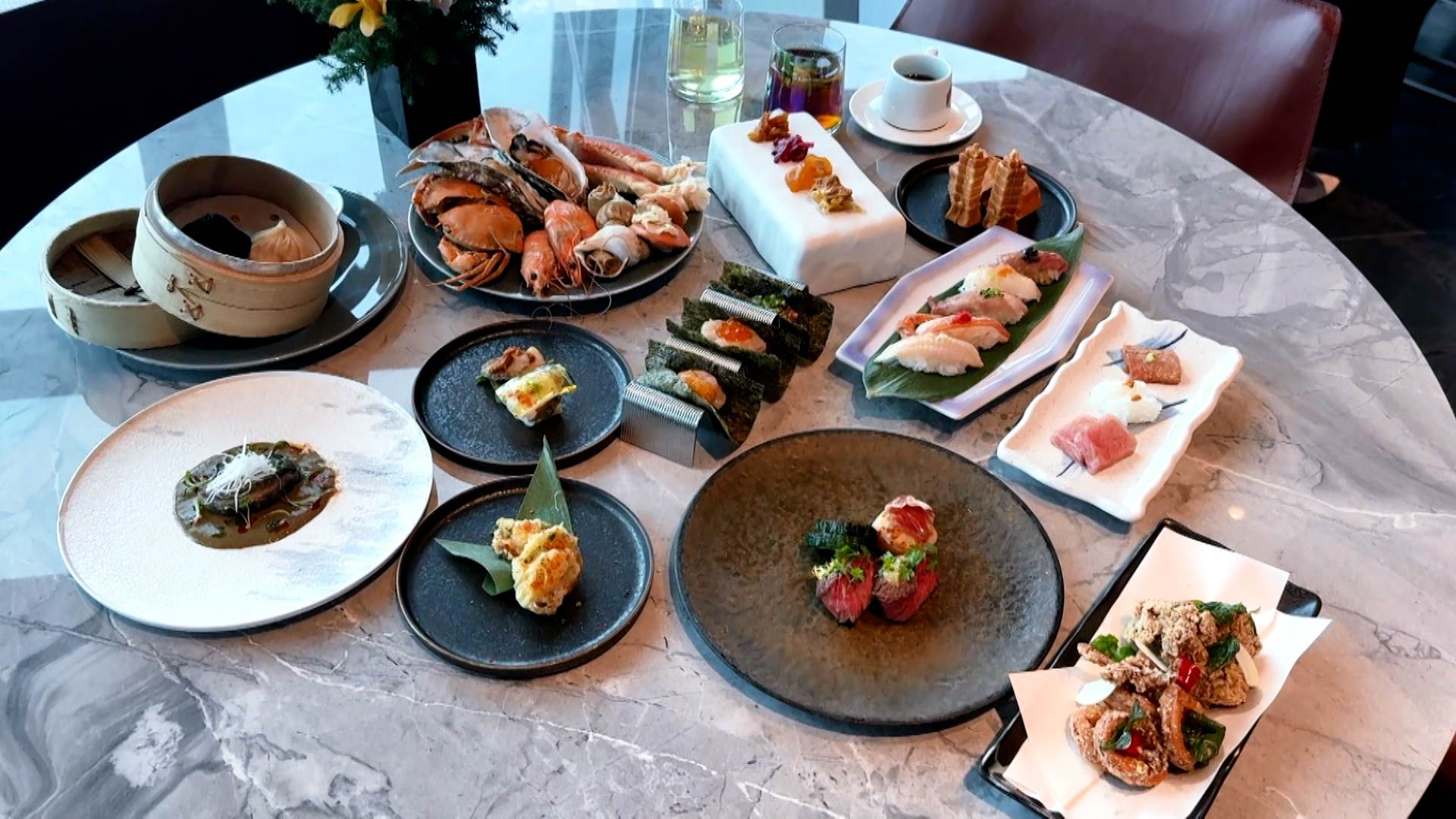  江振誠為饗 A Joy設計年度企劃，讓Buffet展現Fine Dining層次。（圖／東森新聞）