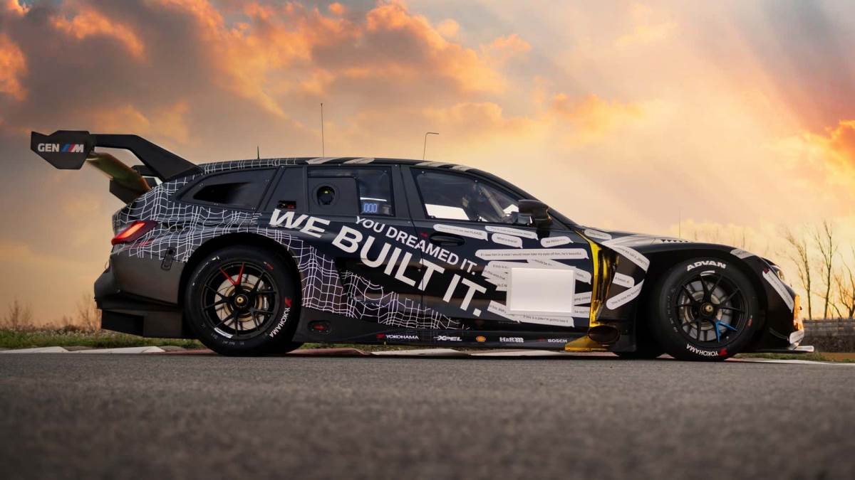 車輛的技術基礎與M4 GT3 EVO相同，但是車長多出了200mm，尾翼甚至高出了32mm。（圖／寶馬提供）