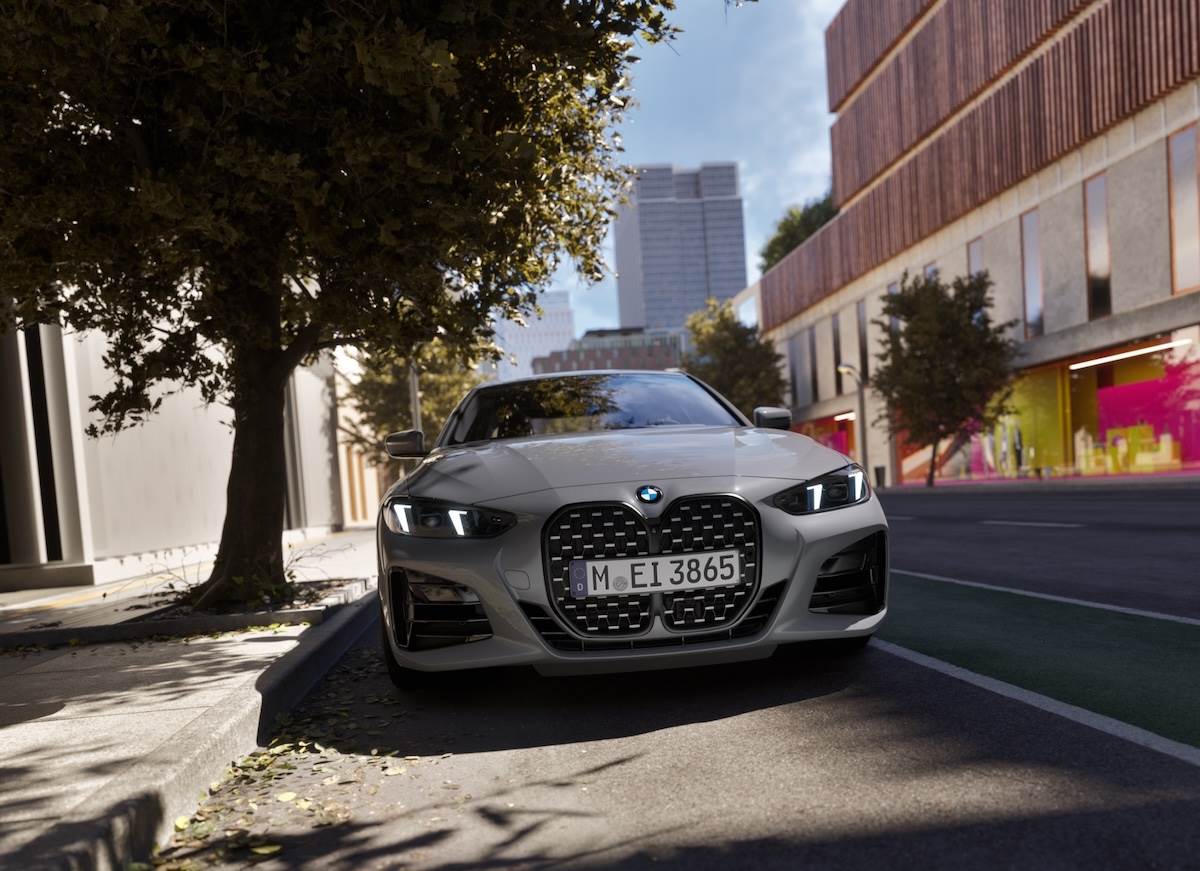 全新年式4系列<a href='/search/tags/Coupé/' target='_blank'>Coupé</a>與<a href='/search/tags/Gran Coupé/' target='_blank'>Gran Coupé</a> M Racing Edition車型擁有燻黑造型頭燈與黑色高光澤外觀套件。（圖／汎德提供）