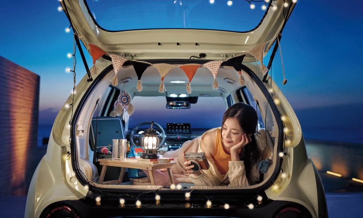 雖然這是一輛小車，但透過座椅傾倒也可以擁有不俗的空間。（圖／現代提供）