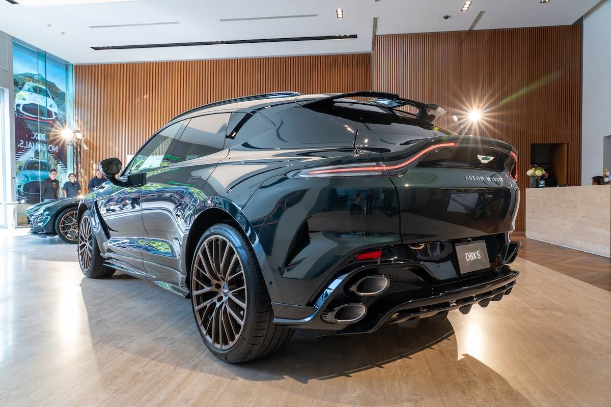 車尾後分流器換上全新造型，並搭載全新的四出排氣尾管。（圖／林昱丞攝影）