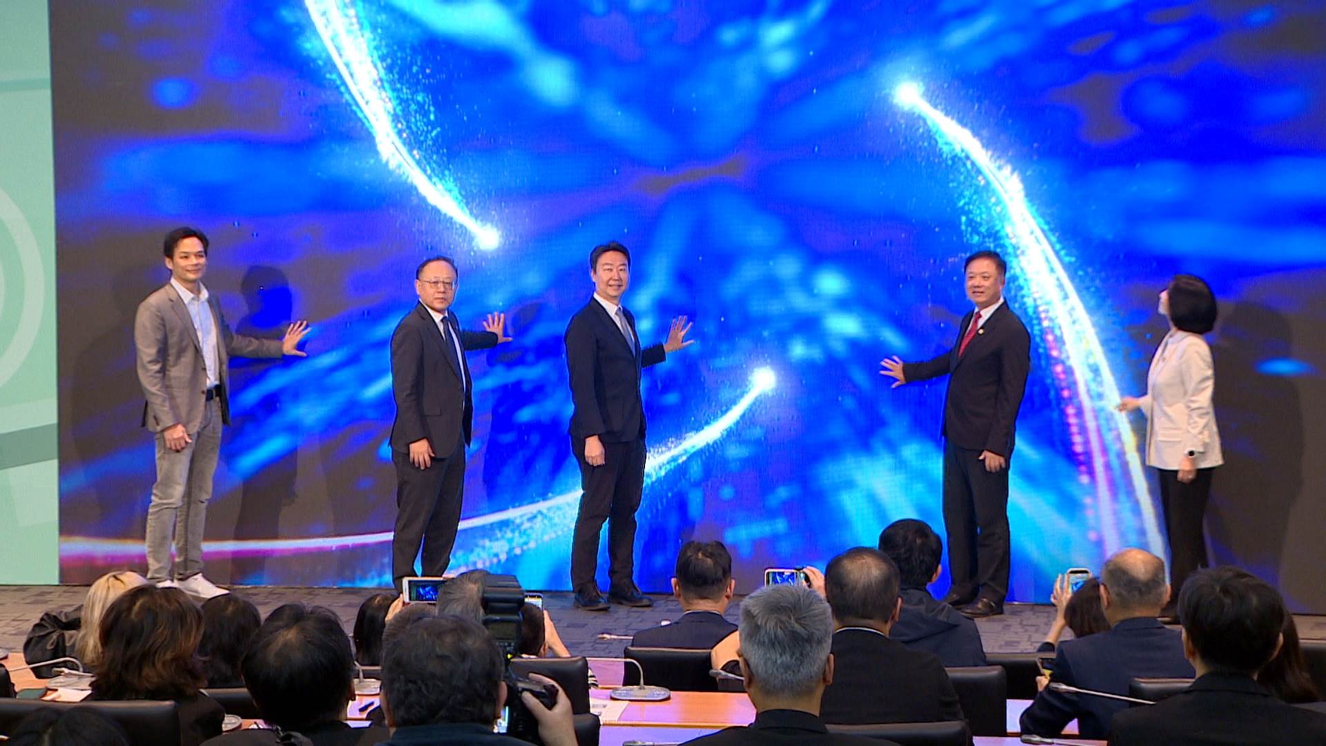 台灣高鐵與三大電信業者宣告攜手，投入約20億元經費改善通訊設施 。（圖／東森新聞）